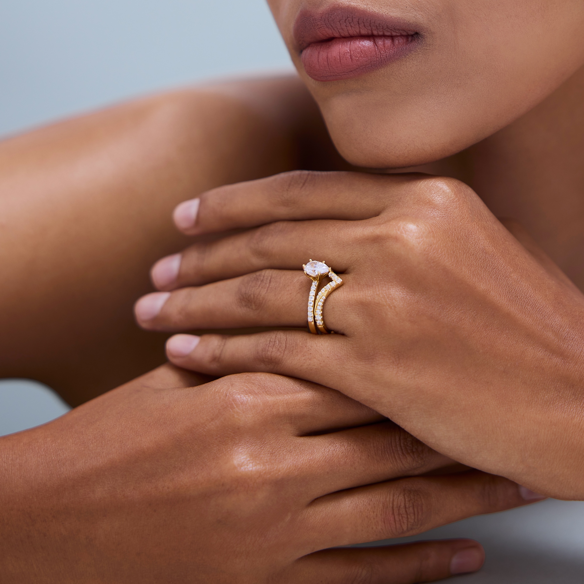 Pear Classic Prong Set